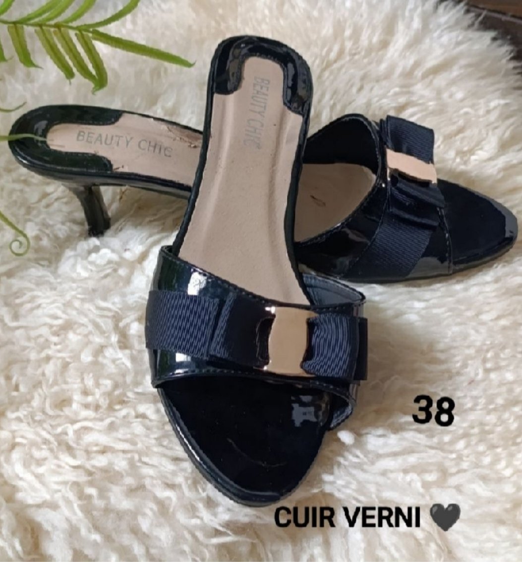 ​✨ Mules Élégantes "Beauty Chic" – Cuir Verni Noir ✨