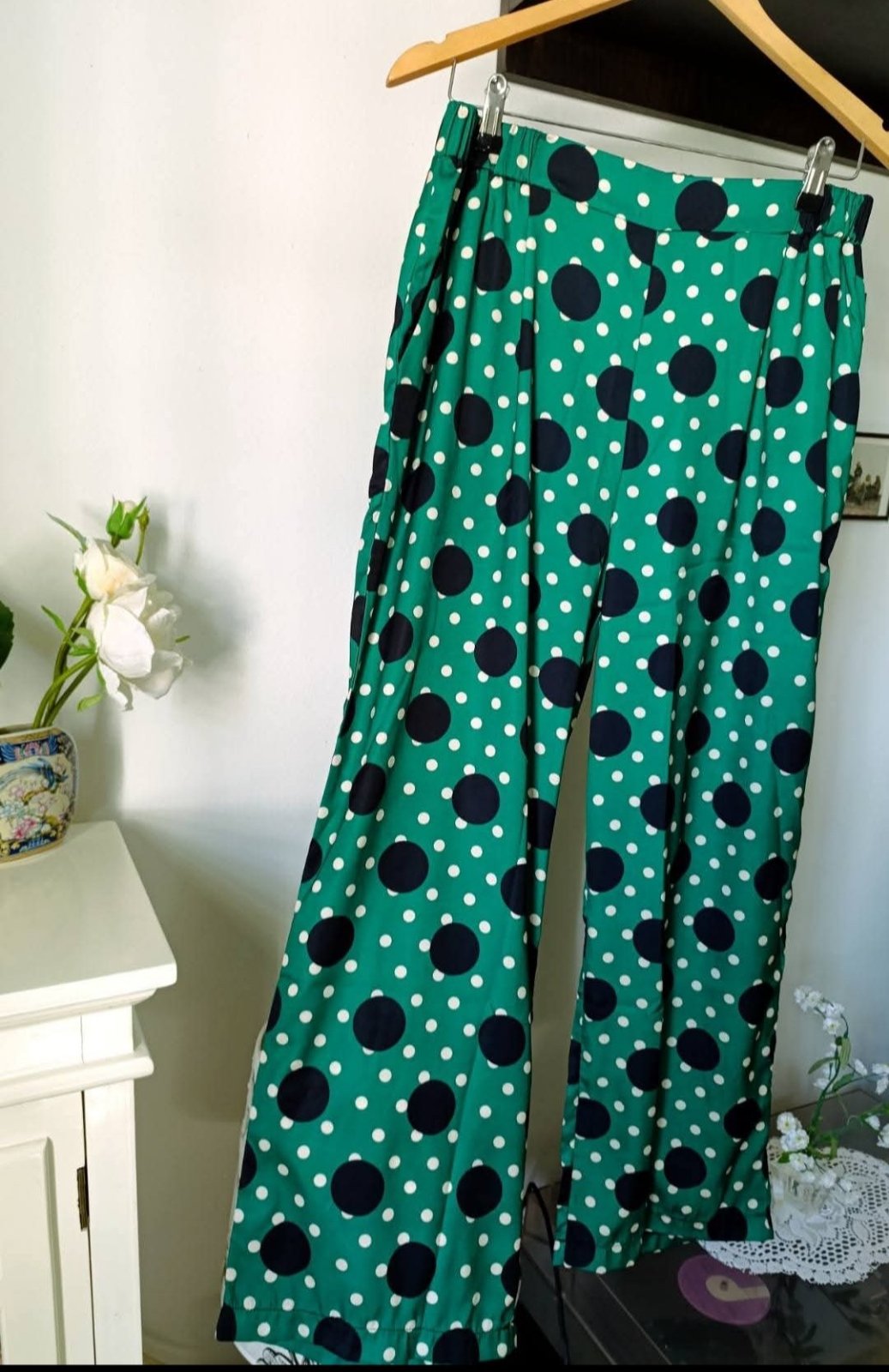 ​ Pantalon fluide fluide Zara – Vert à pois – Taille 40