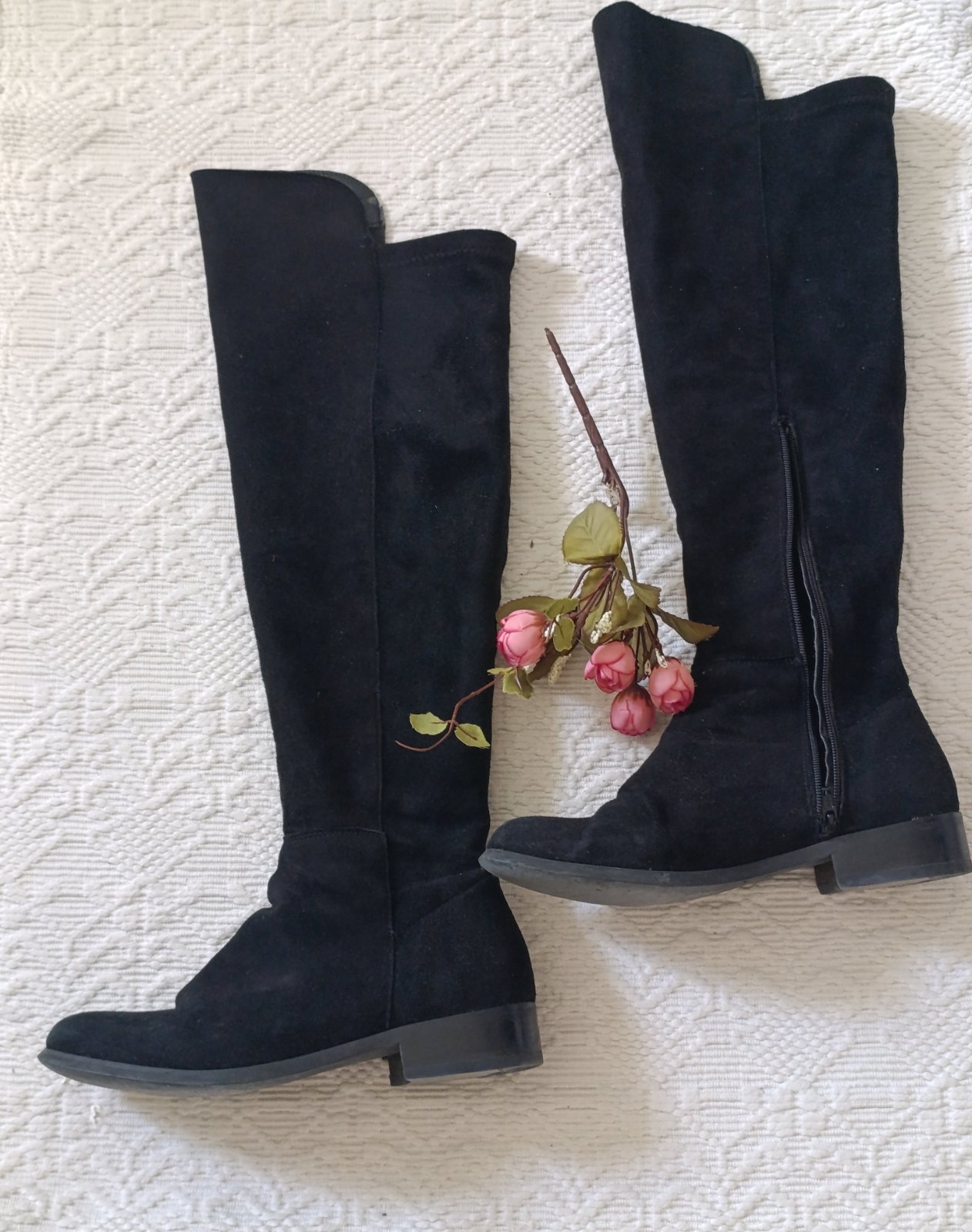 Des bottes ITALIENNES à zip noir en daim 