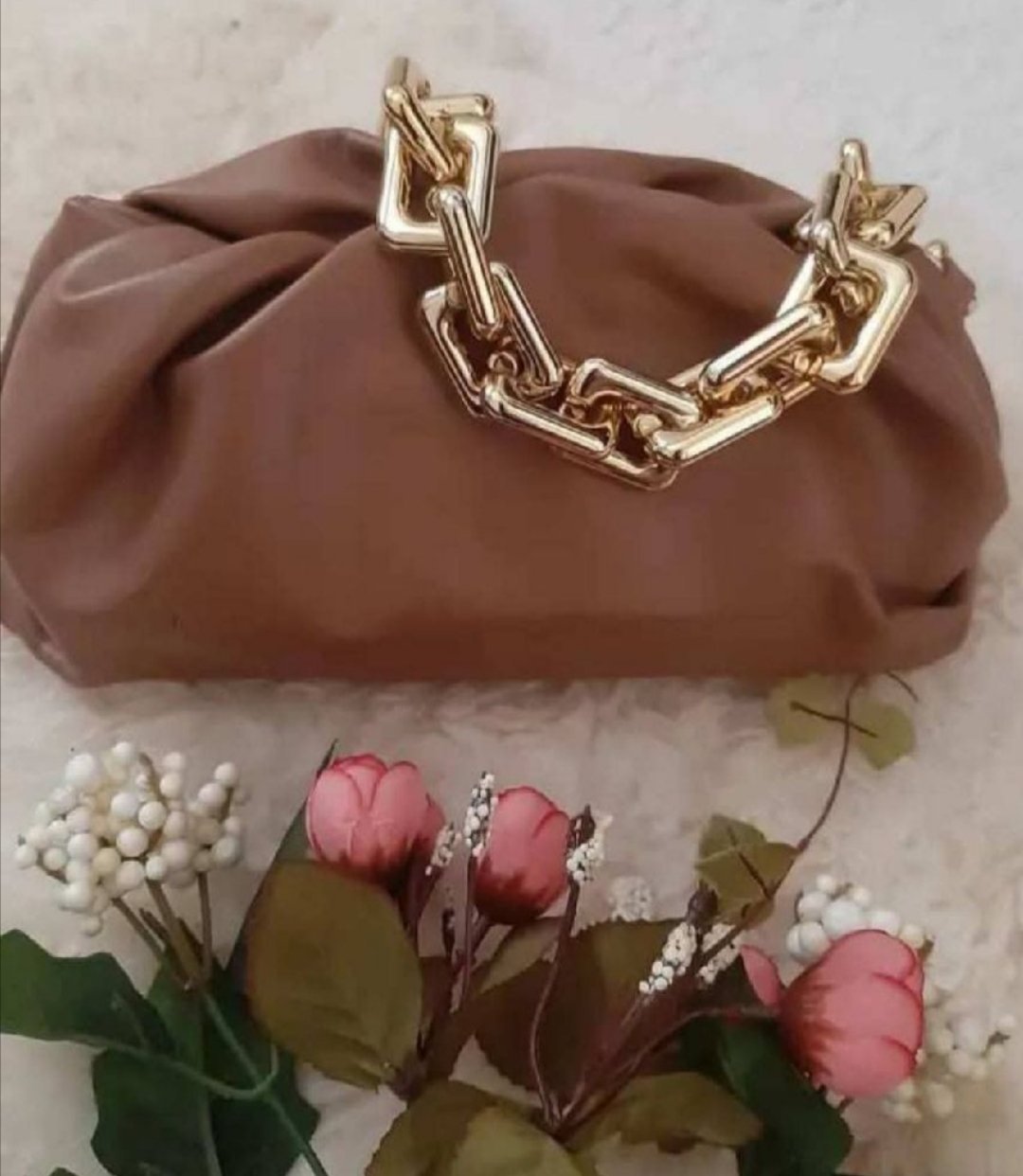 ​👜 Sac Pochette Froncé avec Chaîne Dorée – L'atout Chic & Tendance