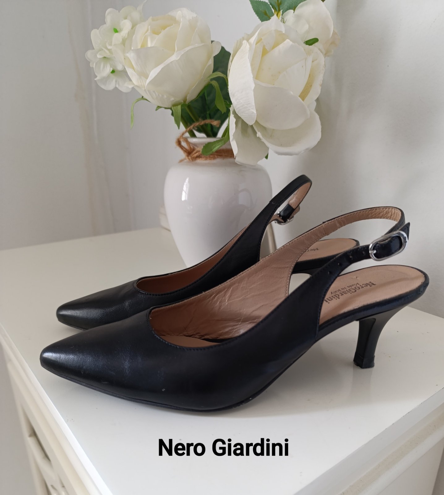 Nero Giardini Escarpins à brides Noir