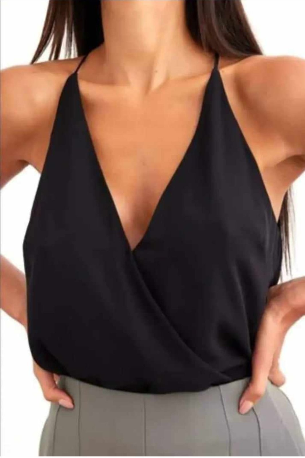 ​🖤 Top Fluide Noir Cache-Cœur – Bershka 