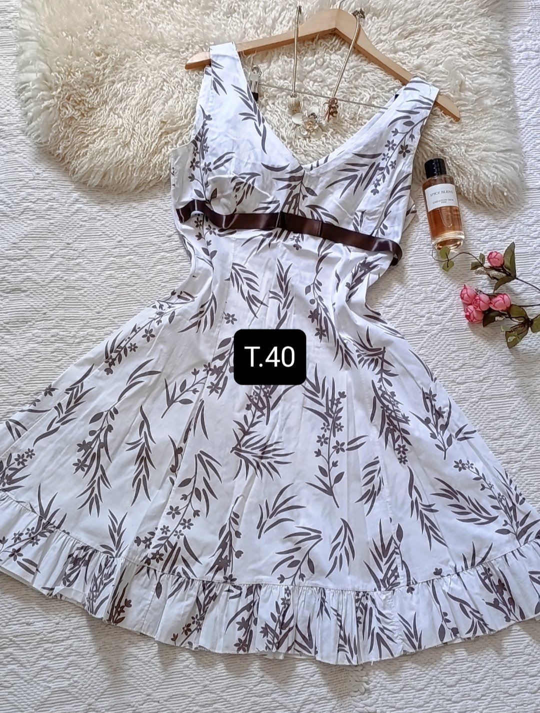 ​🌿 Robe d'été fleurie en coton blanc et chocolat – Taille 40