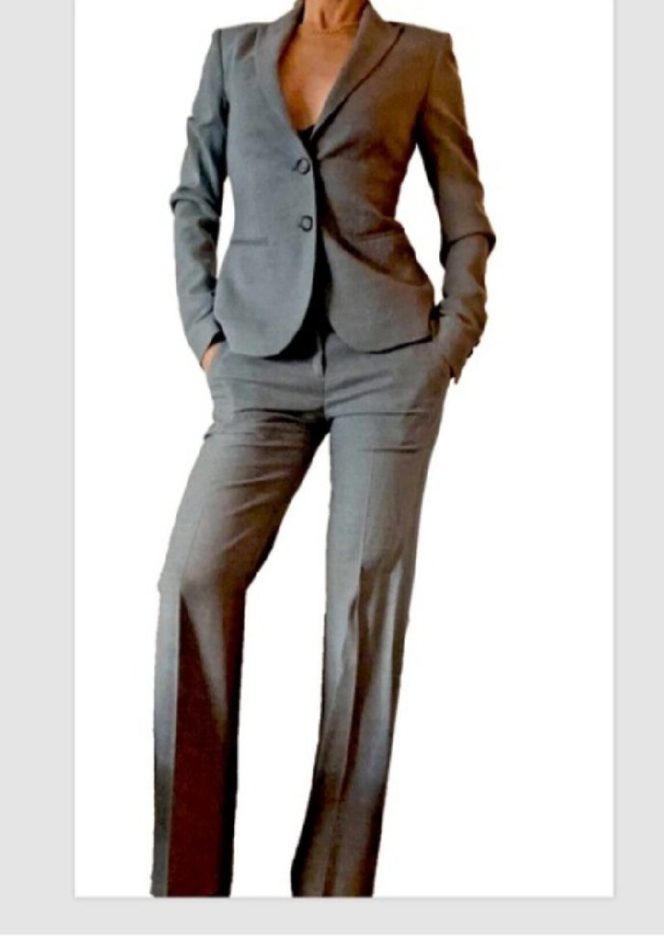 Costume femme exactement comme 1ere photo, même couleur aussi 