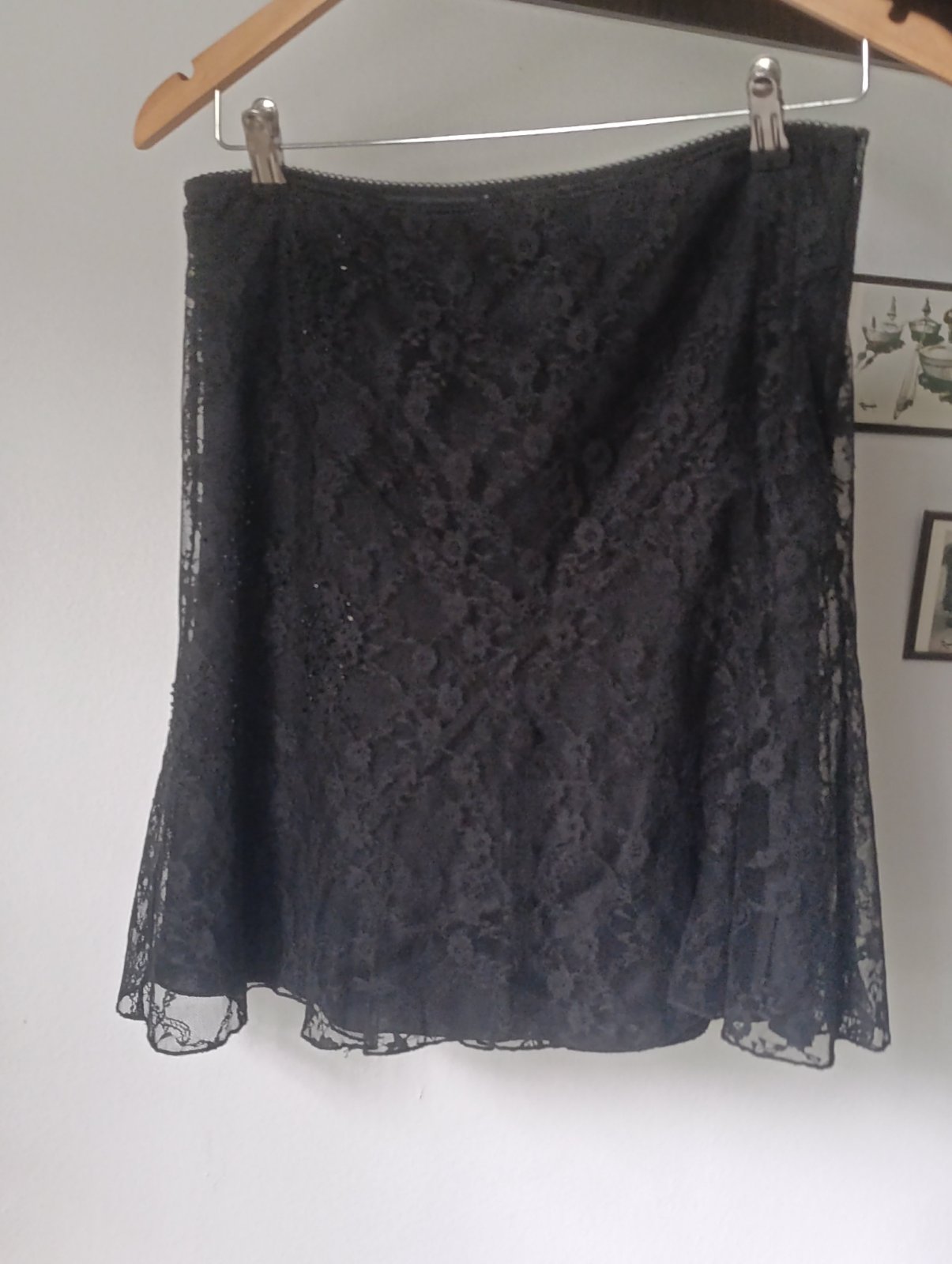 Jolie Jupe Trapèze en Dentelle Noire – Taille M