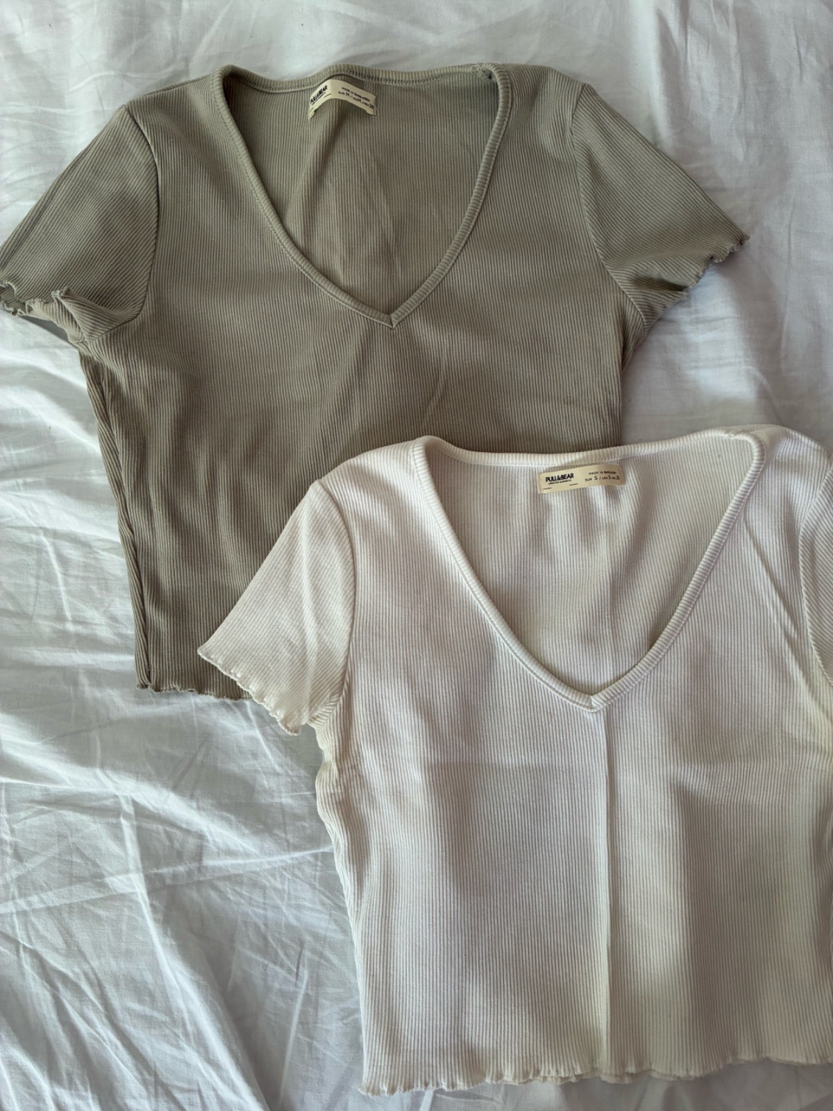 2 tops pull and bear portées 2 fois à 30dt seulement 