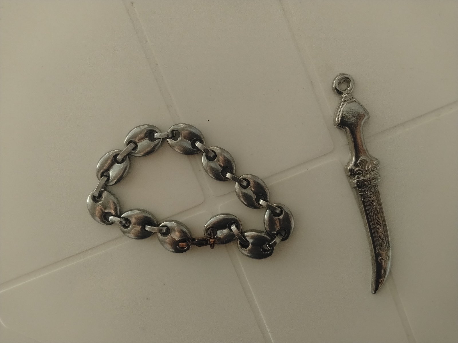Bracelet et motif argent