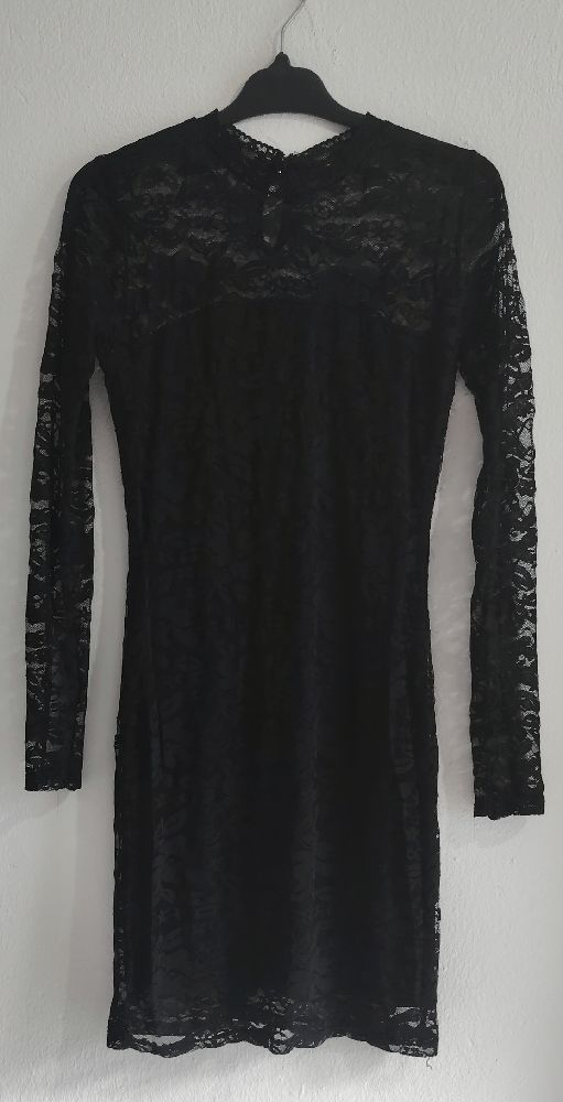 Robe courte noir en dentelle noir