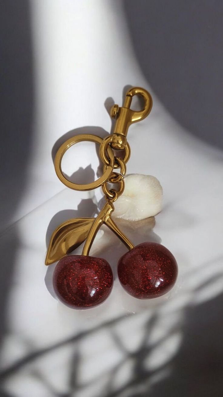 Porte-clés / Bijou de sac cerise brillant doré