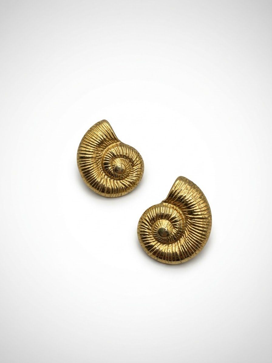 Boucles d'oreilles dorées forme Coquillage / Ammonite - Style Vintage & Chic