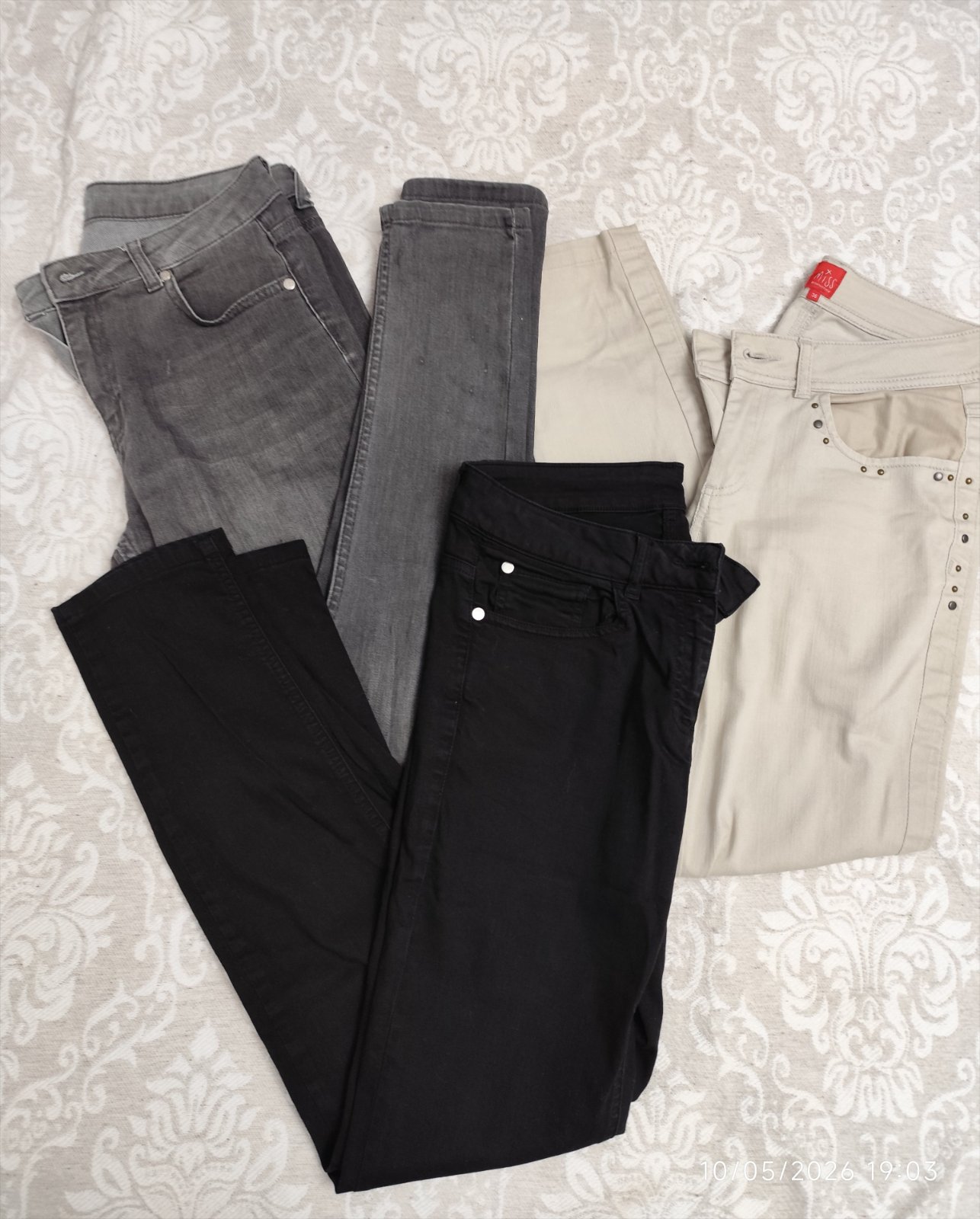Lot de 3 jeans gris, beige et noir taille 38