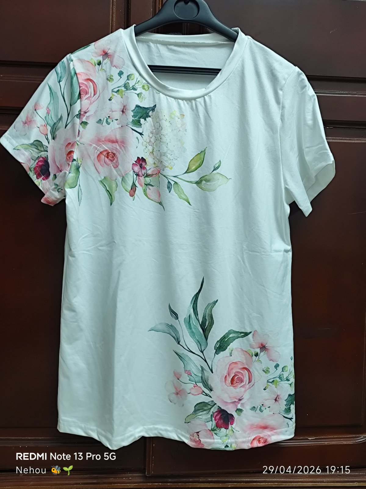 Tee shirt blanc et fleurie