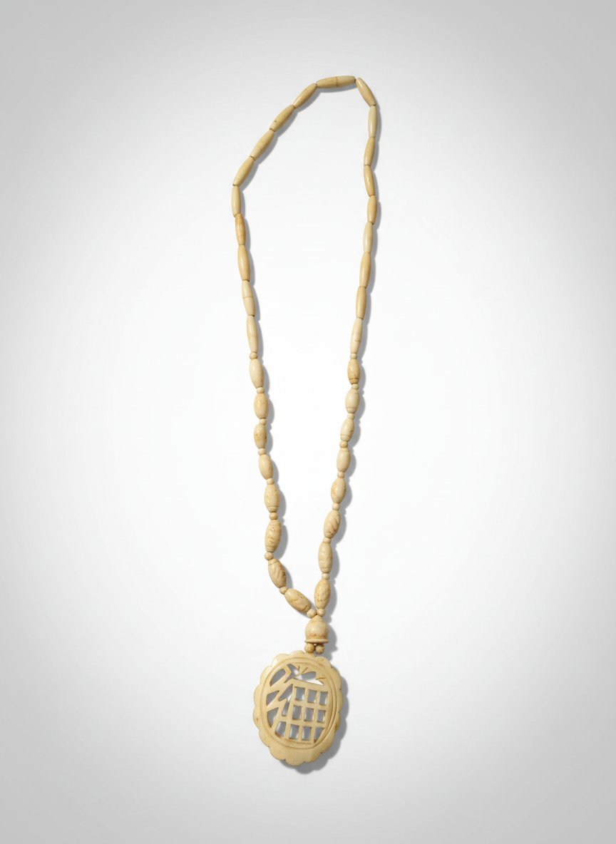 Collier en couleur ivoire 