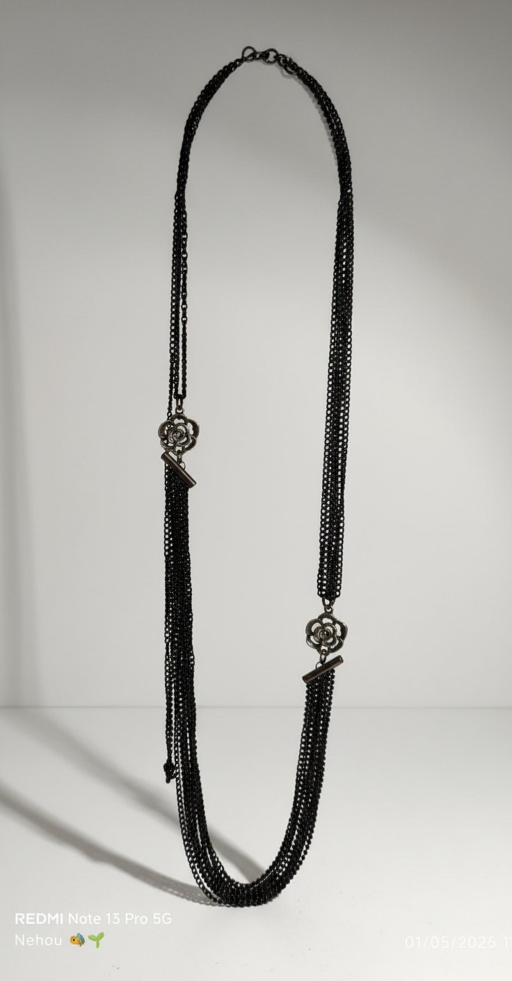 Collier sautoir noir métallique 