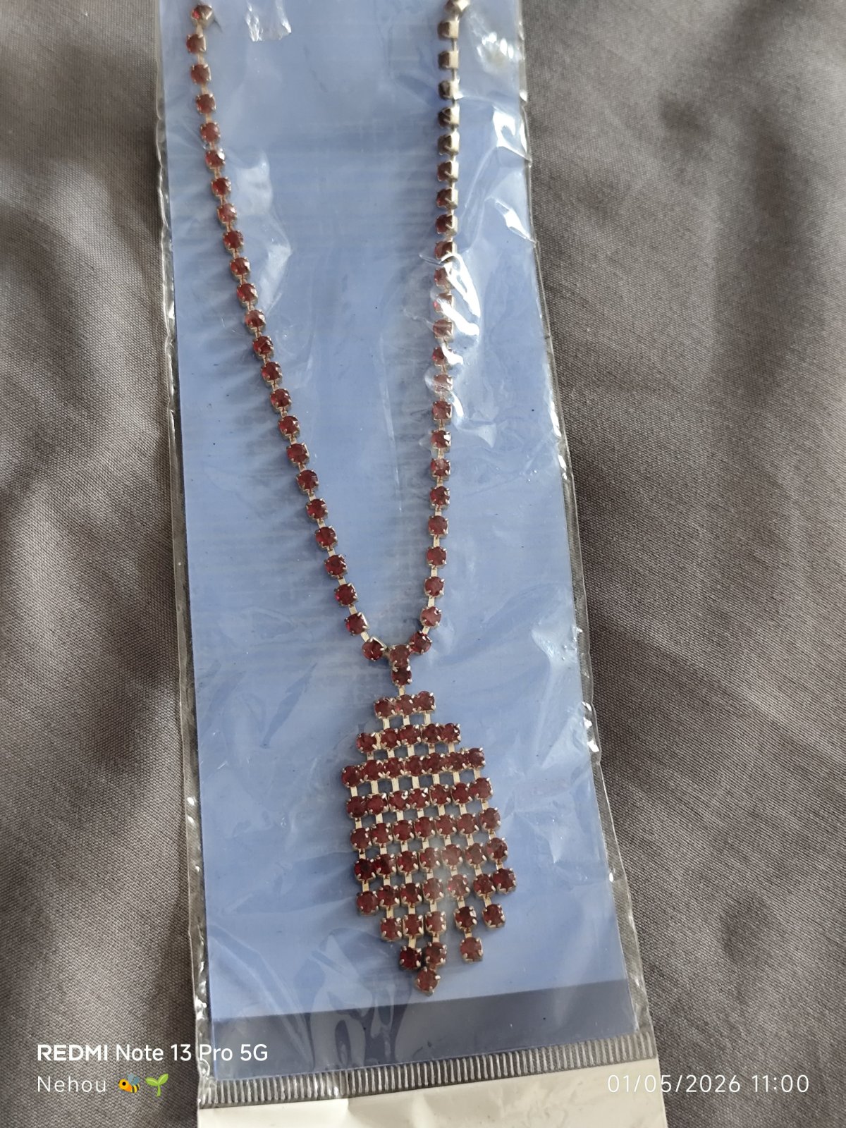 Collier en strass rouge