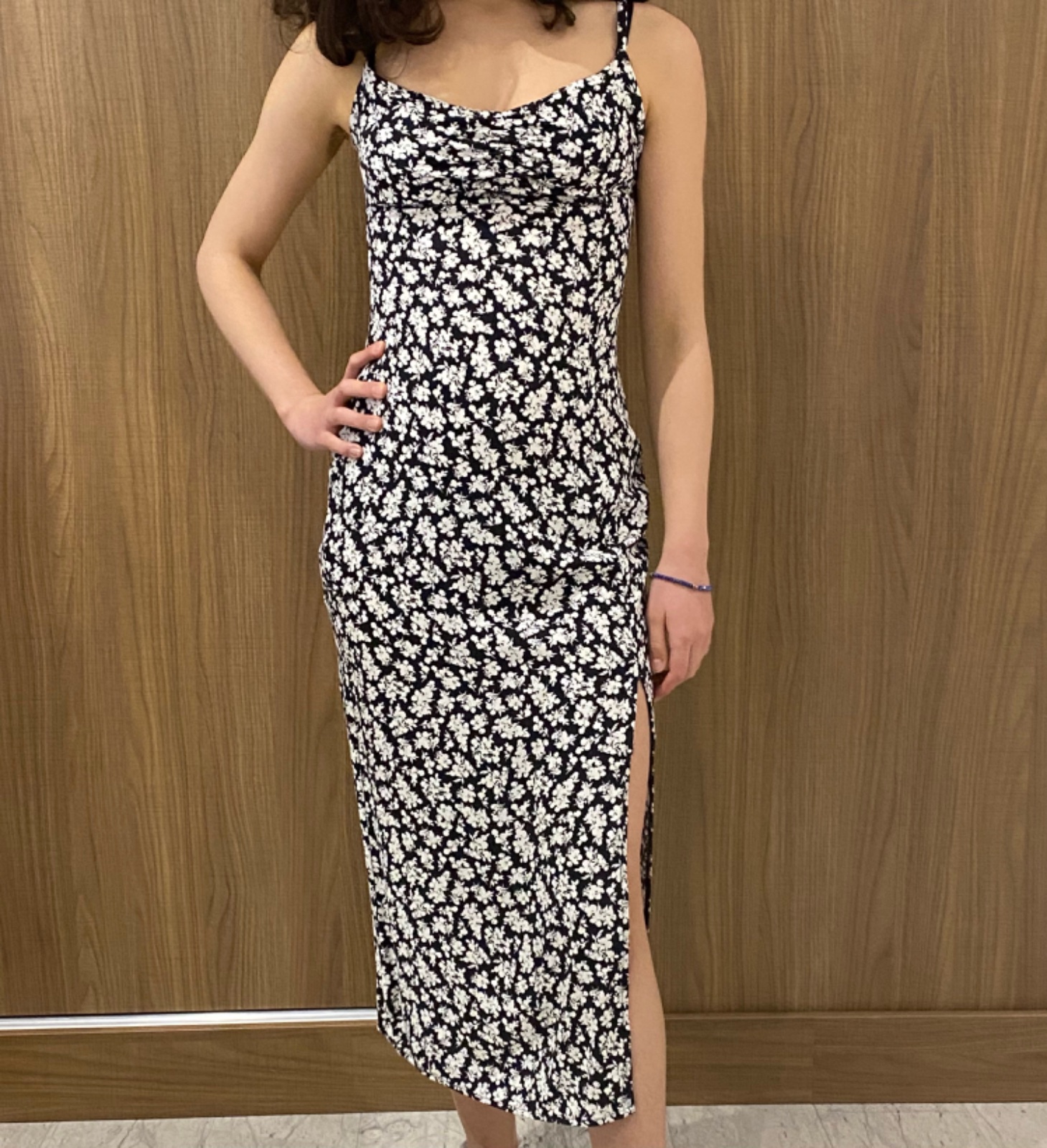 Robe longue florale à bretelles avec fente