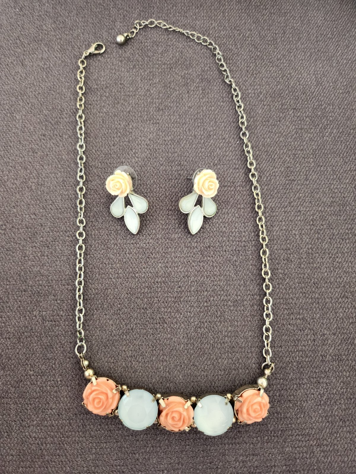 Collier et boucles d'oreilles waaaw