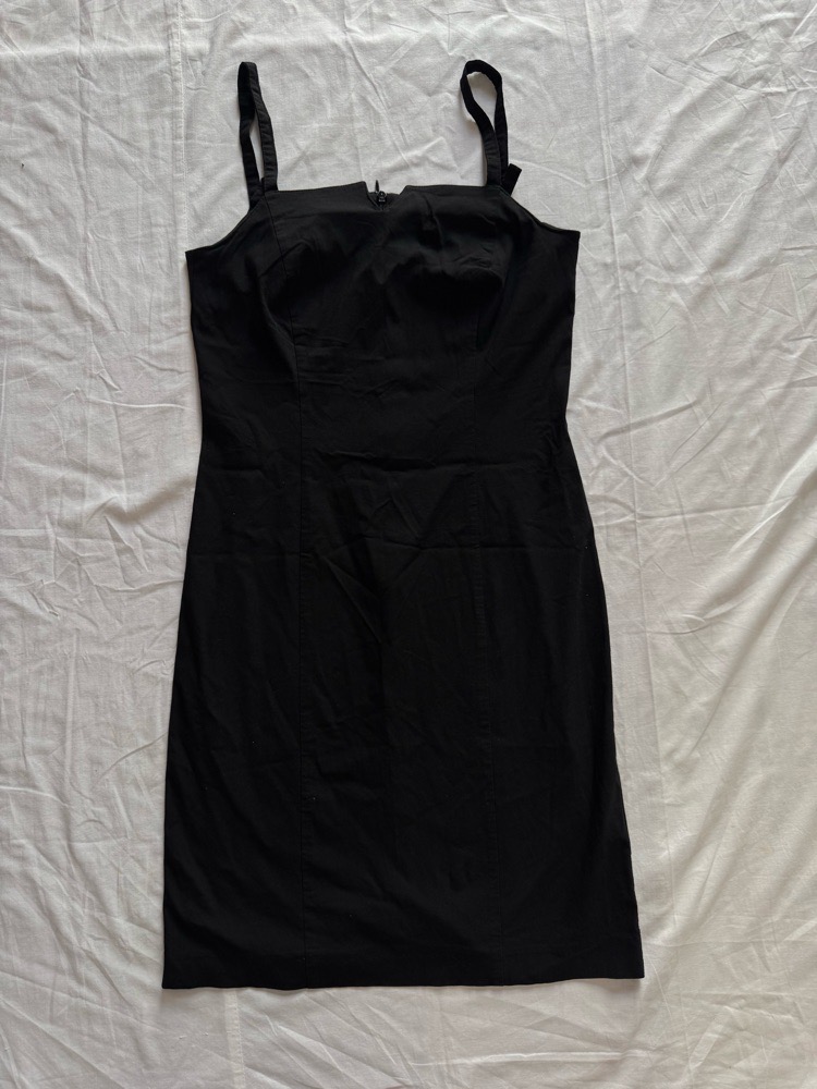 Robe noire simple