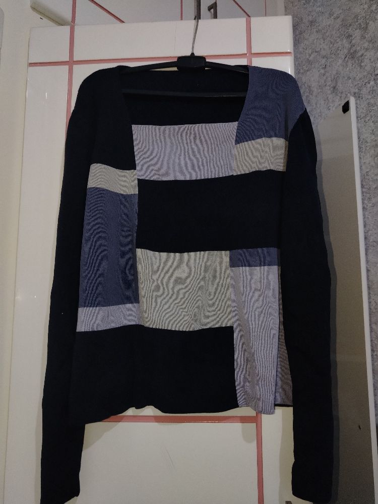Pull bleu