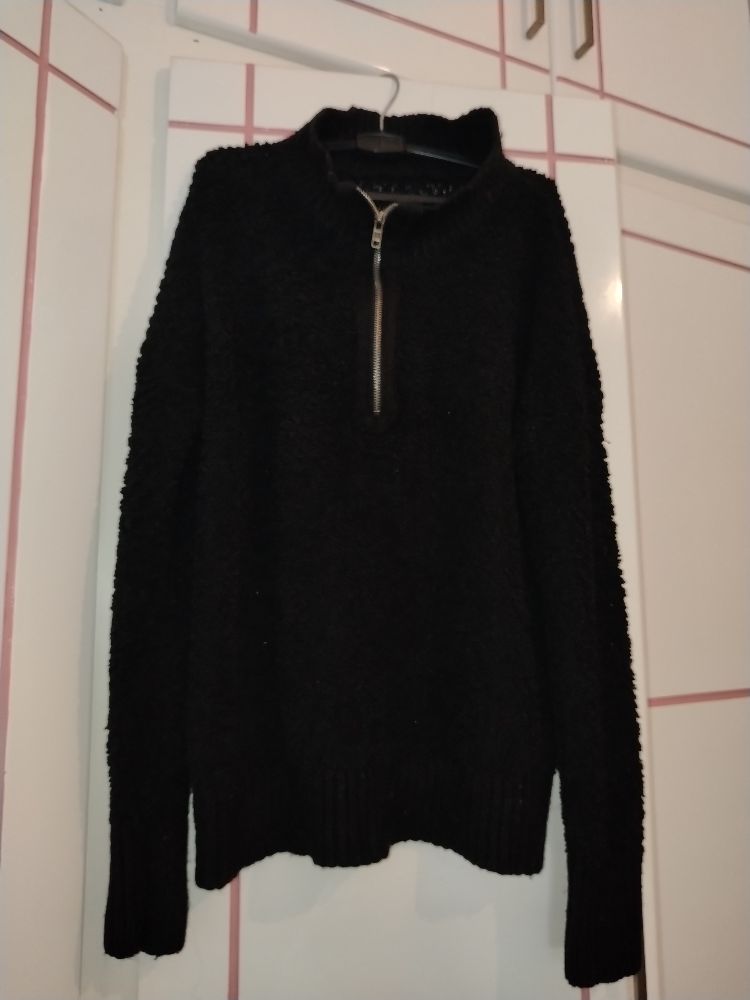 Pull noir