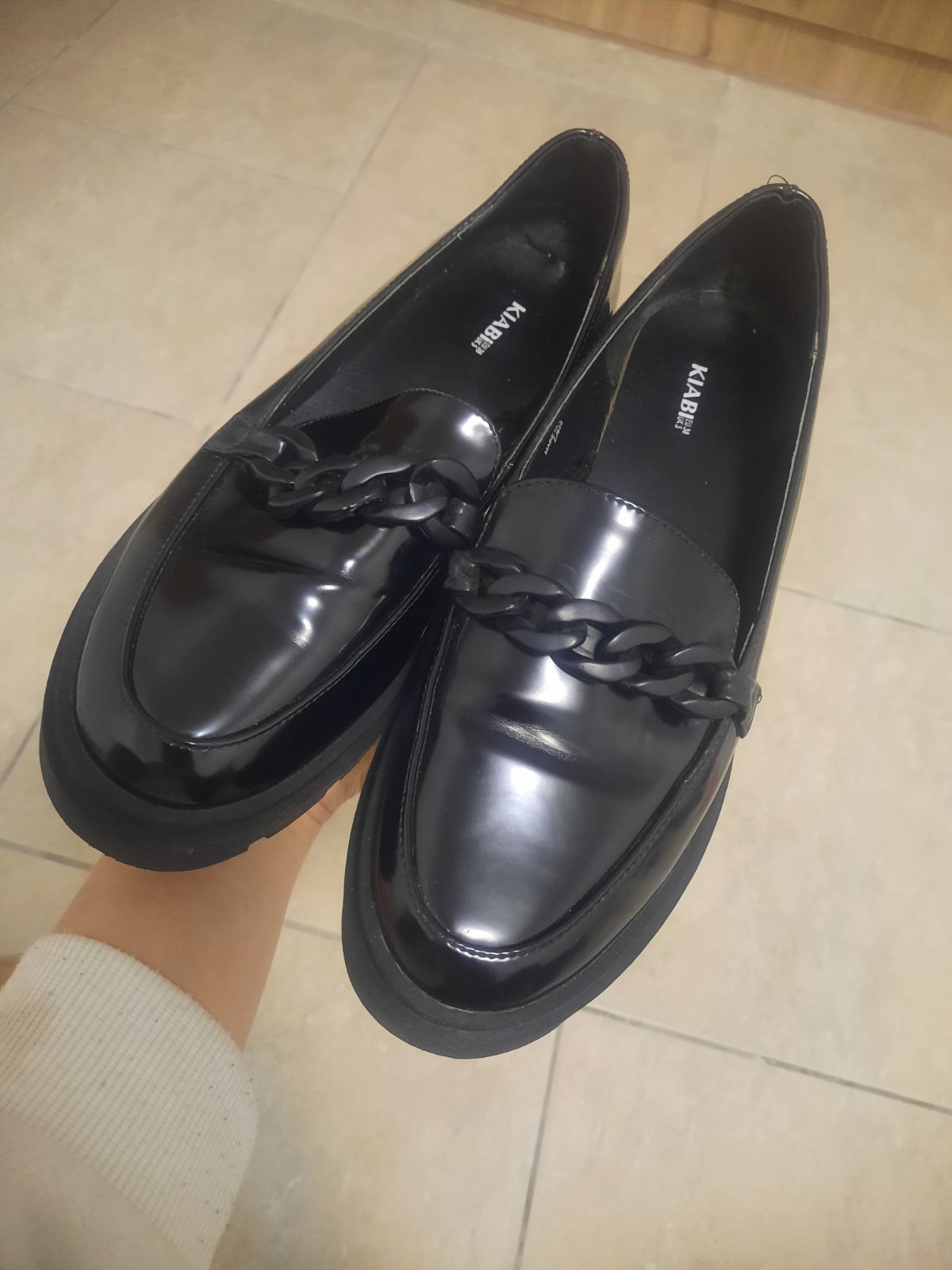 Des derbies  vernis 