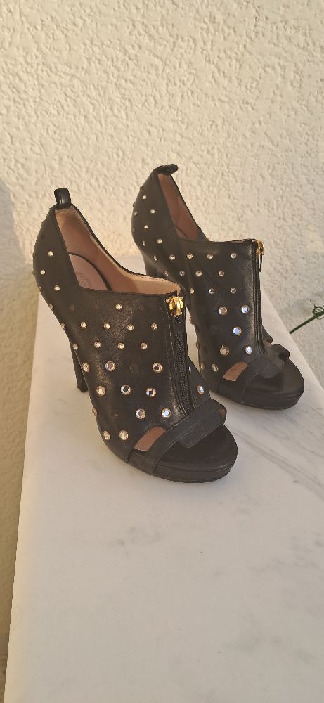 Beaux escarpins Versace avec strass