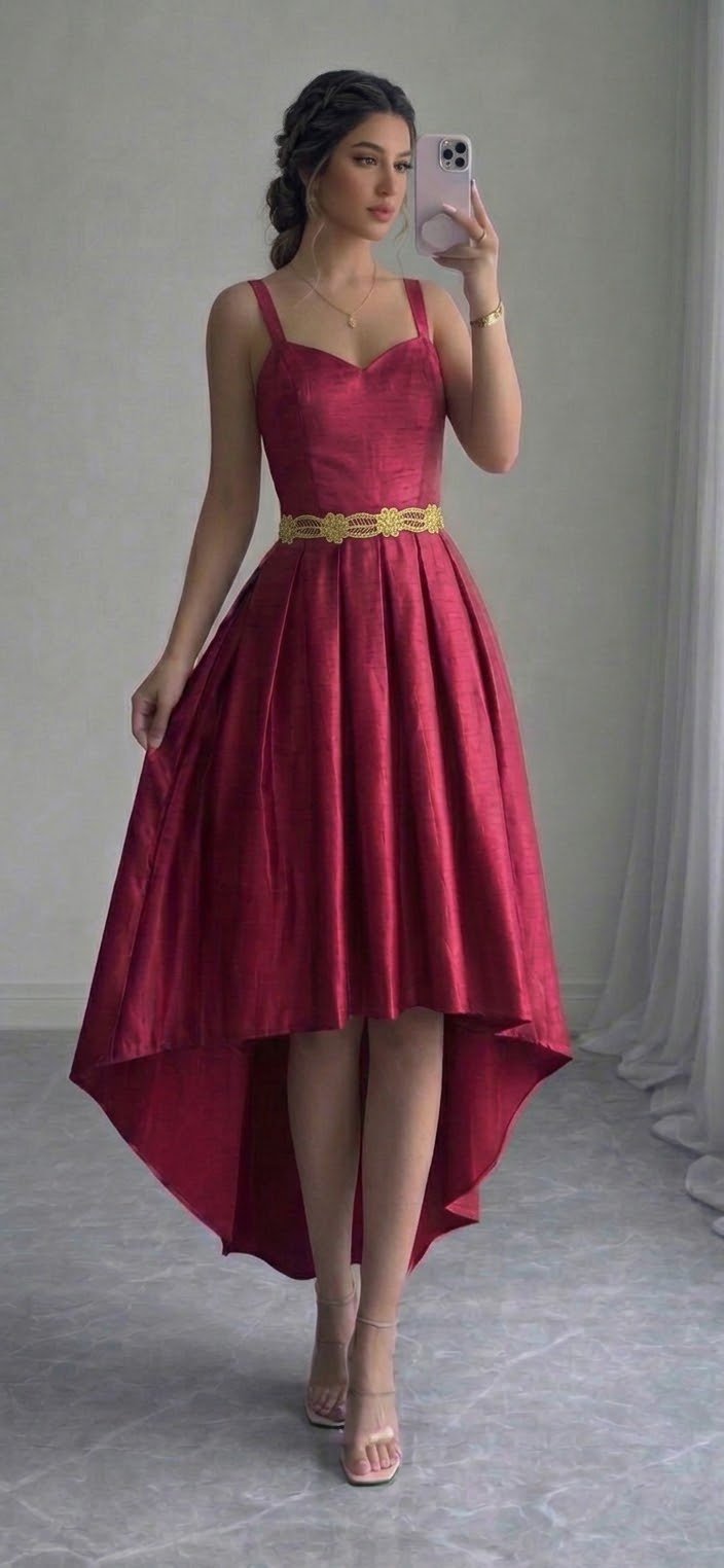 Robe de soirée asymétrique rouge et ceinture dorée (Fait main)