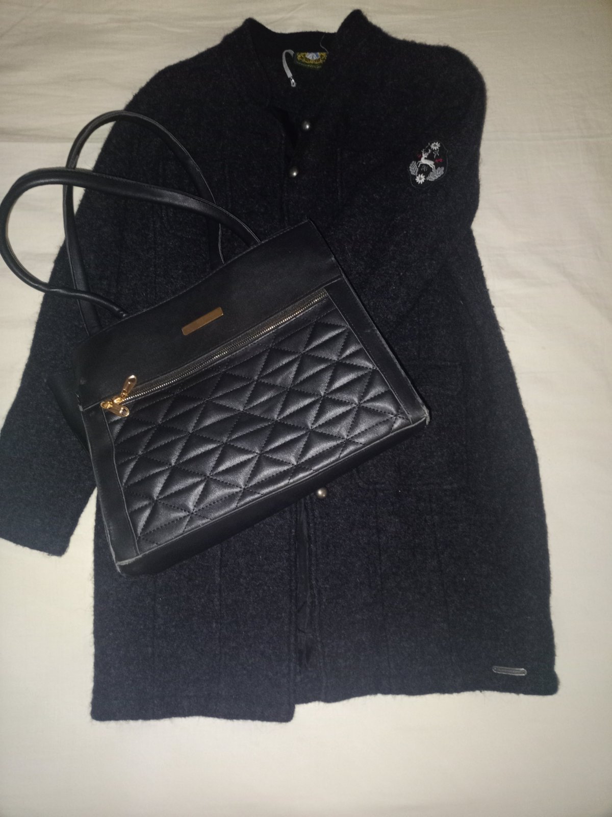 Manteau bleu foncé vintage avec sac a main noir gratuit 🔥💯
