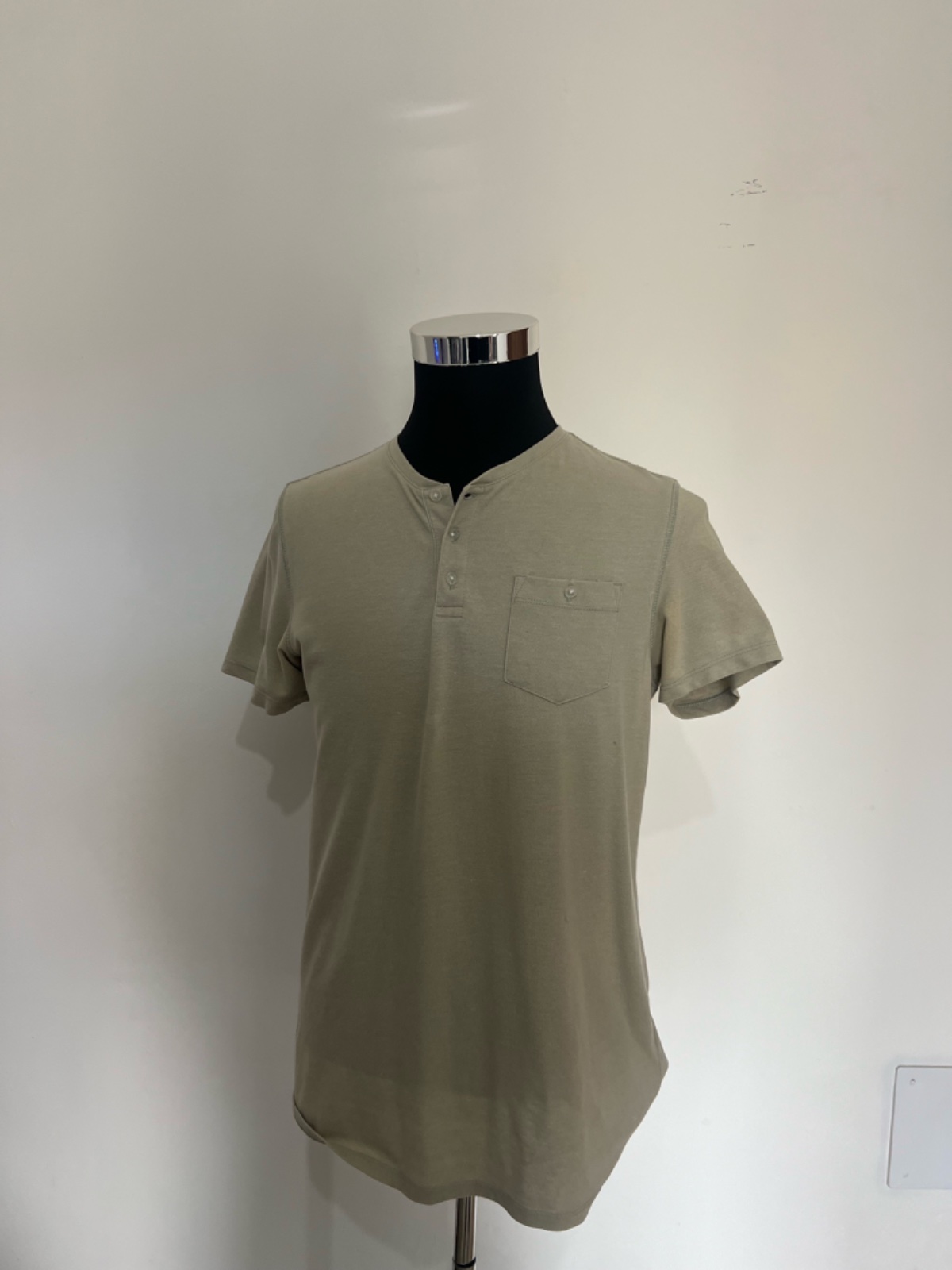 Polo kaki District taille M 🟢👕