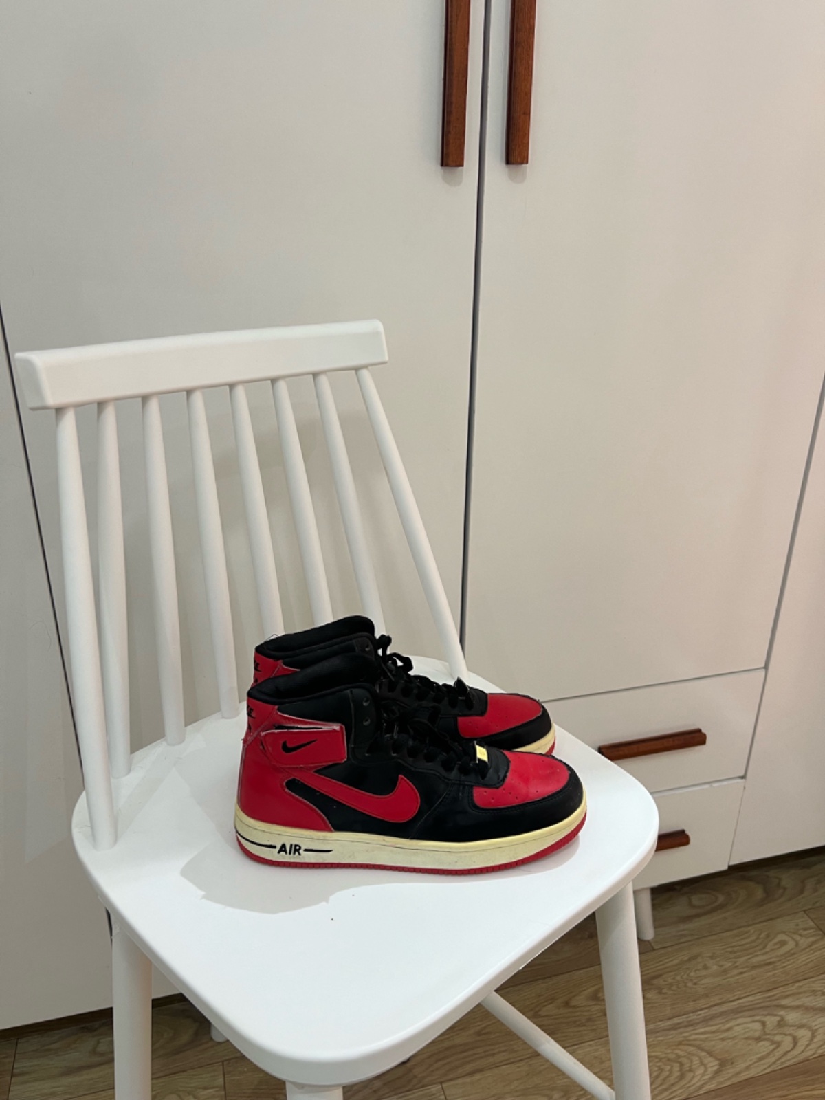 Nike Air Force 1 rouge & noir Taille 41