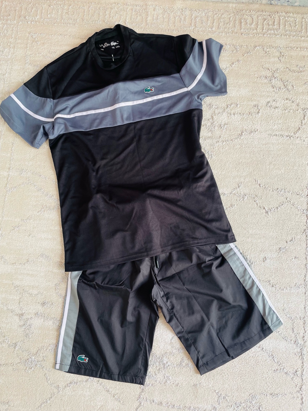 T shirt + short 