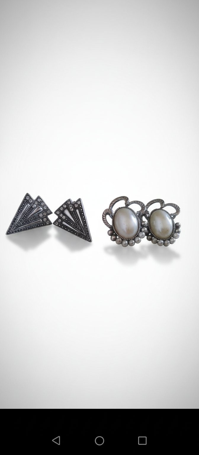 Lot de deux boucles d'oreilles 