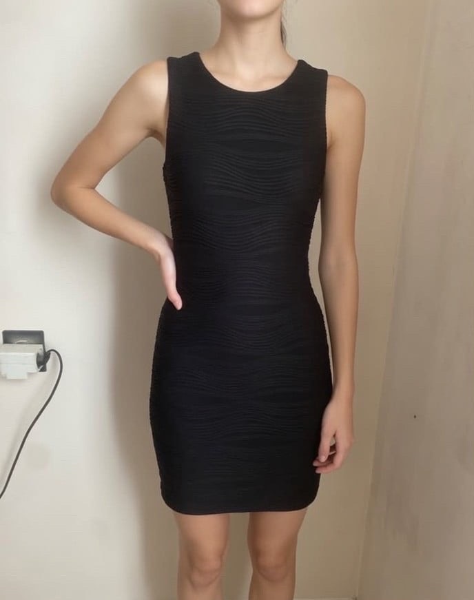 Robe courte noire texturée
