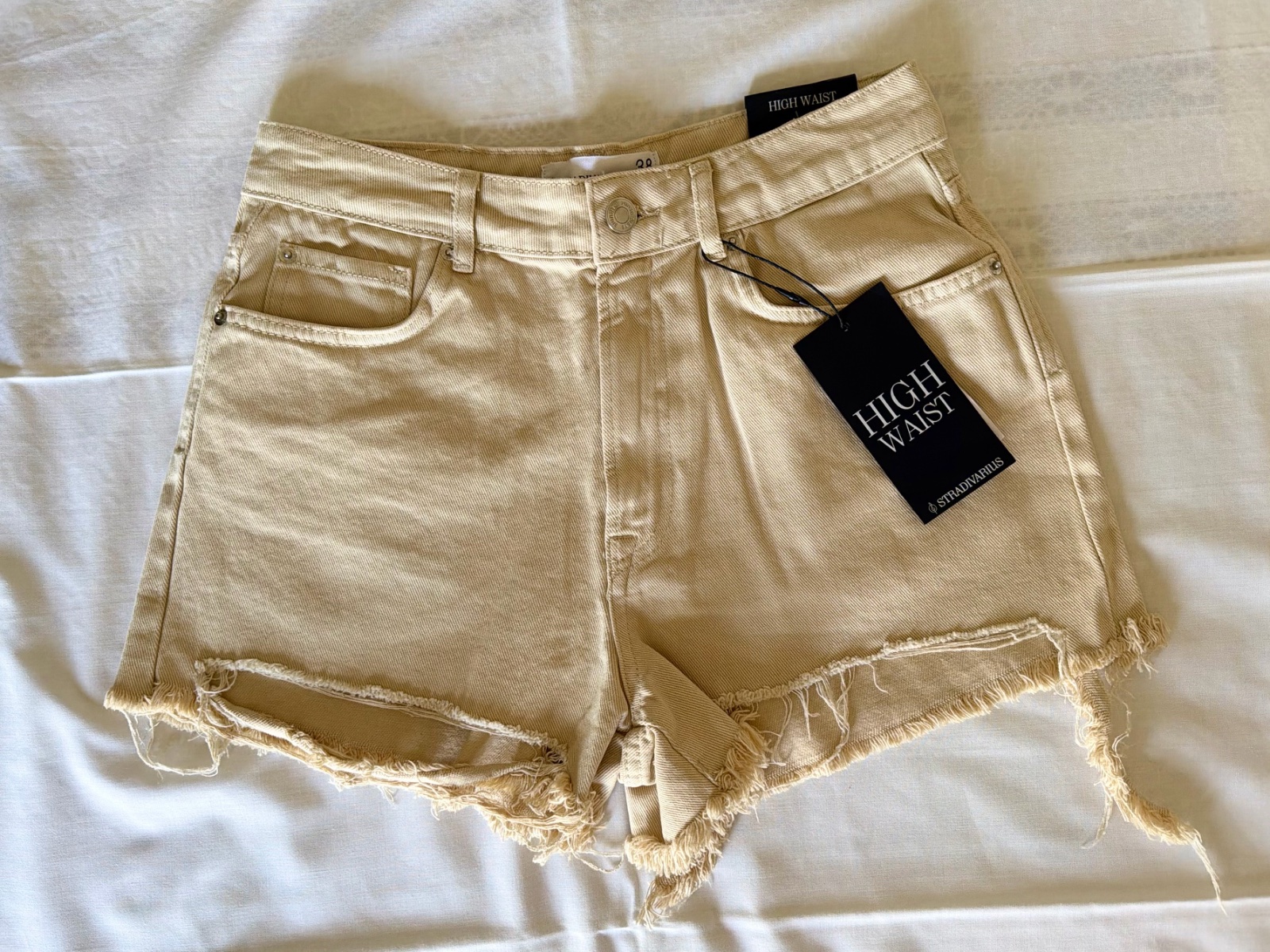Short stradivarius jamais porté