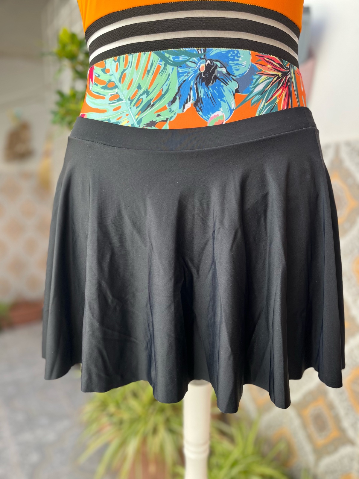 Jupe cache maillot avec slip en bas
