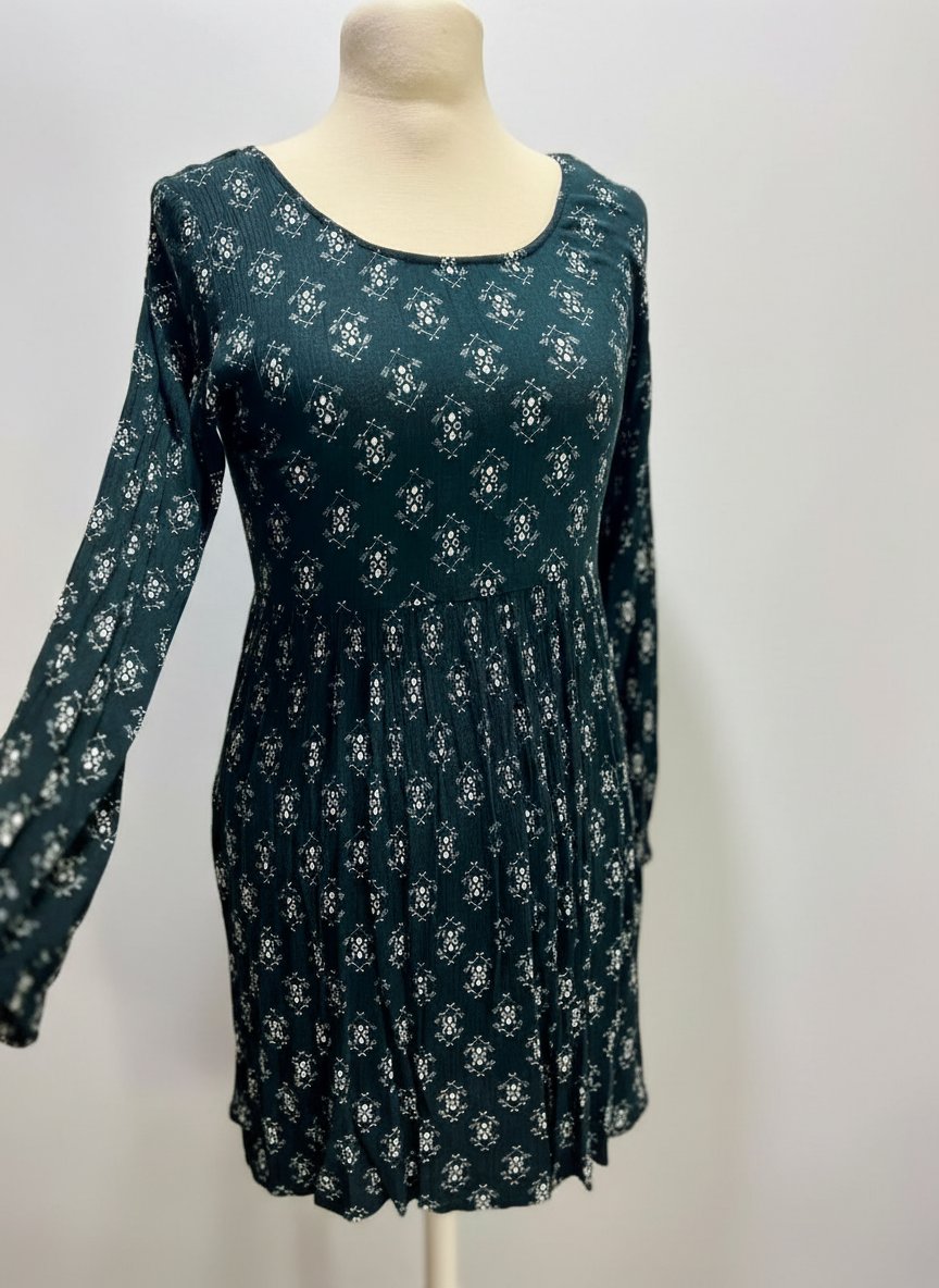 Robe noir avec motif en blanc taille S/36