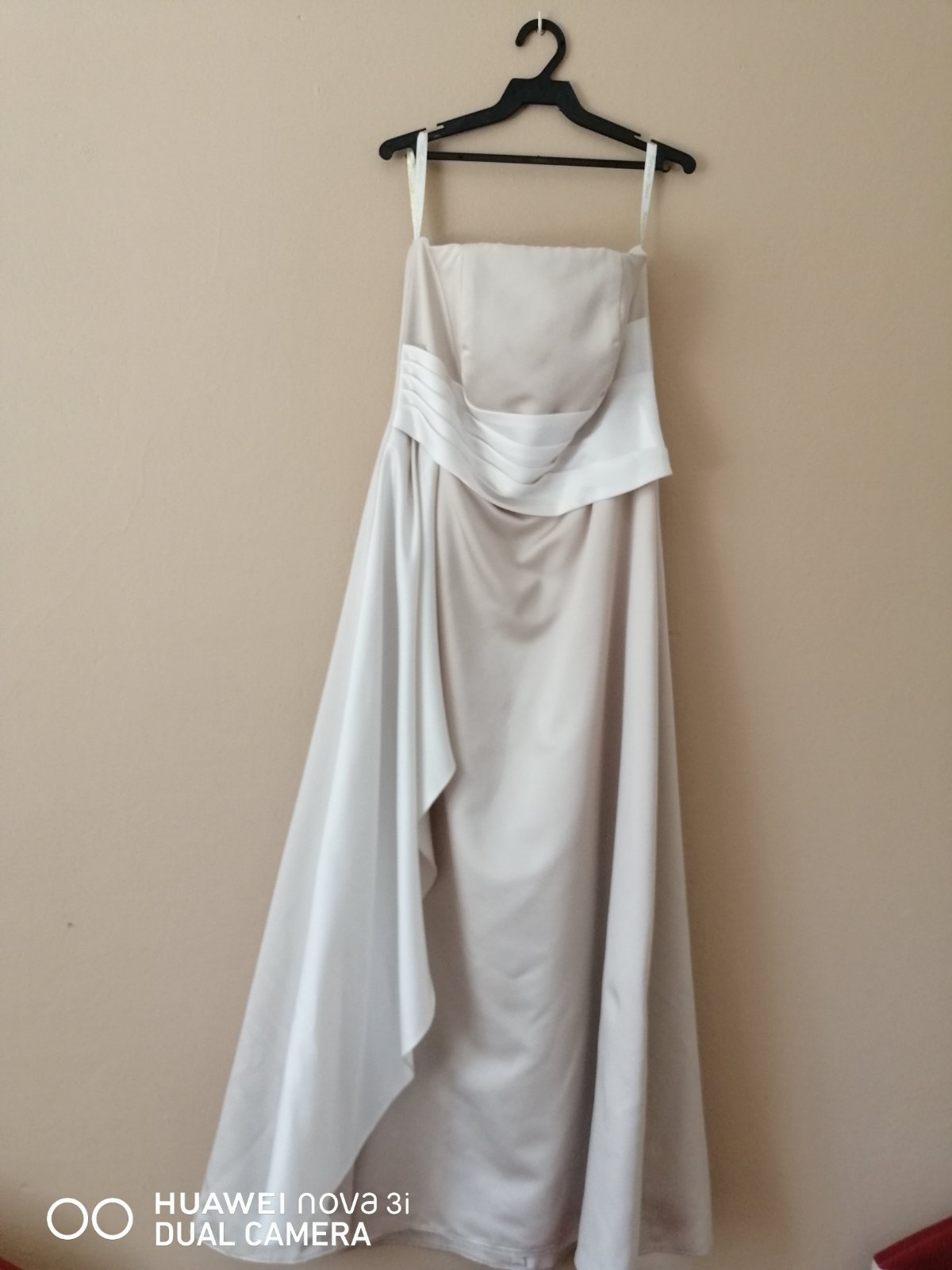 Robe soirée satinée ce prix est valable jusqu'à minuit profitez vite dabchouchet 💜 💜 