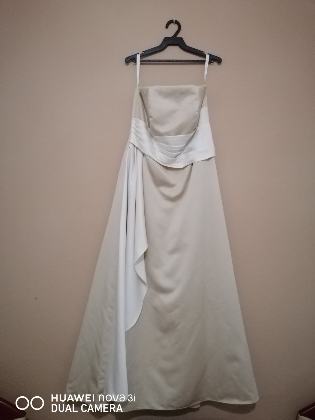 Robe soirée satinée ce prix est valable jusqu'à minuit profitez vite dabchouchet 💜 💜 