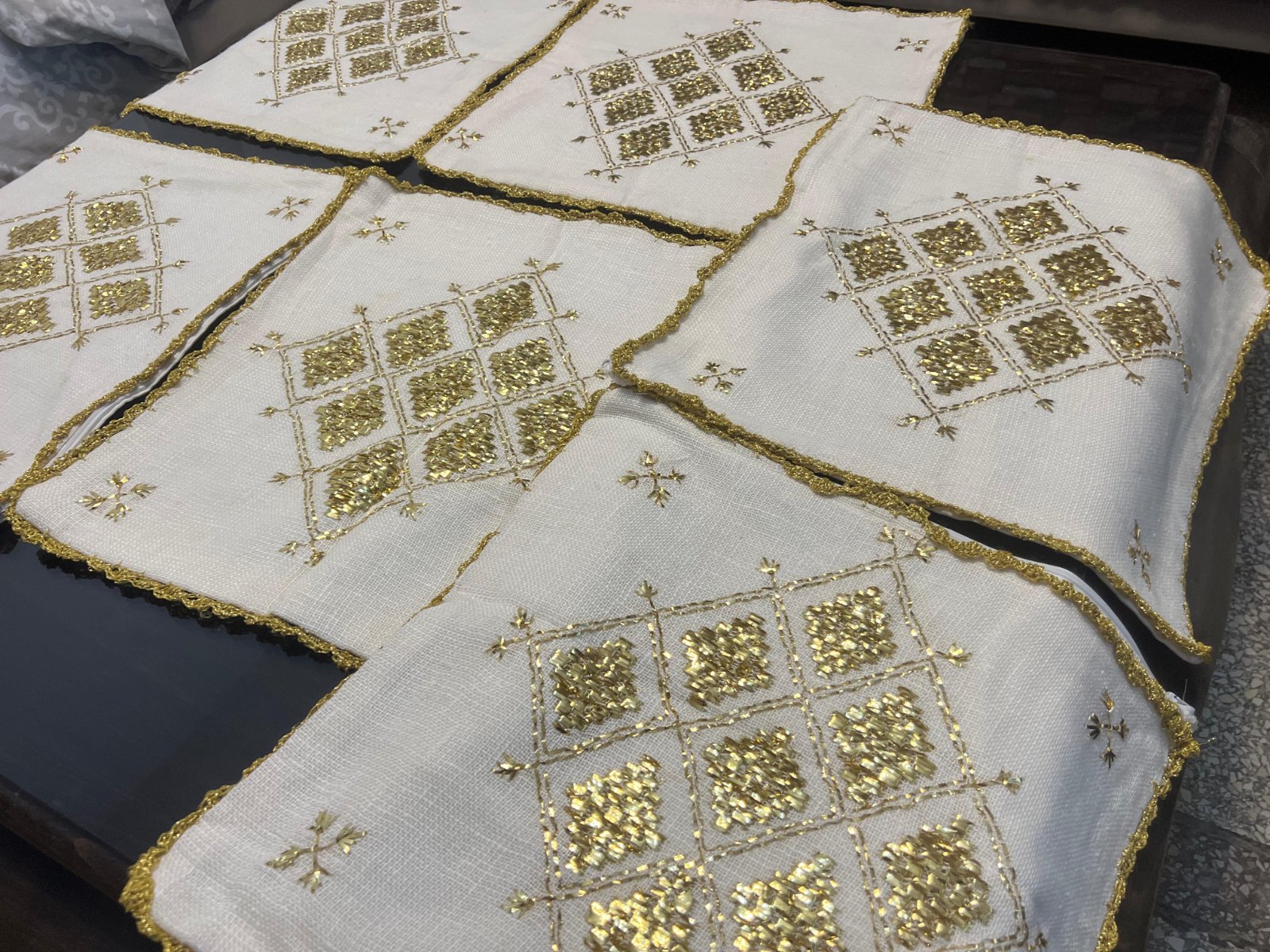 6 housses de coussins brodé a la main 