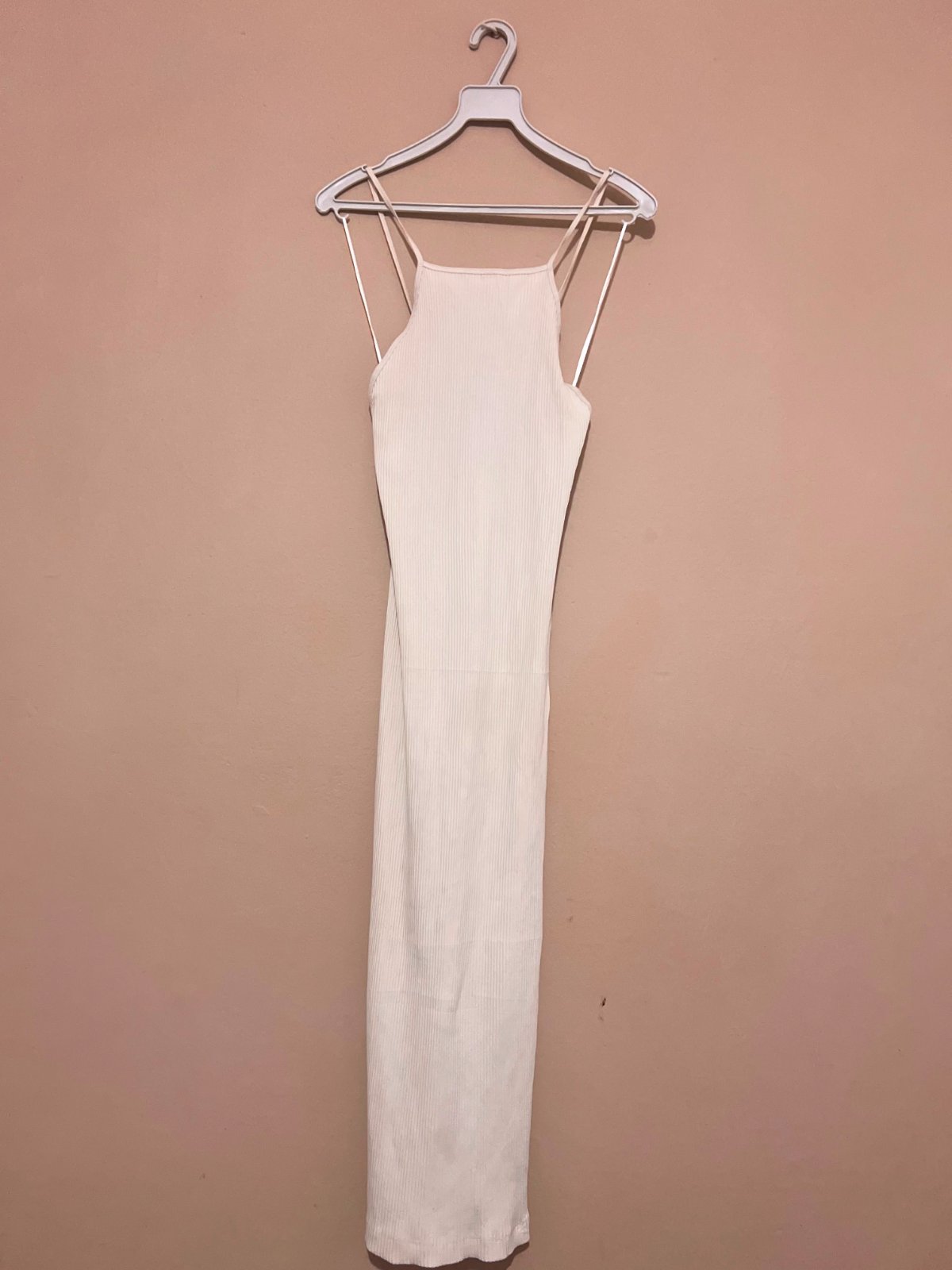 Robe zara maxi moulante blanc cassé tlabes 36 et 38 e prix est valable jusqu'à minuit 
