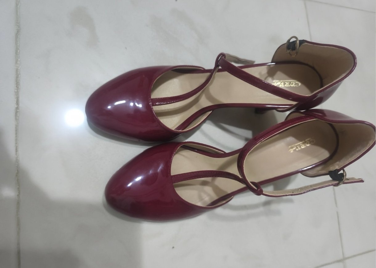 Chaussure rouge bordeau