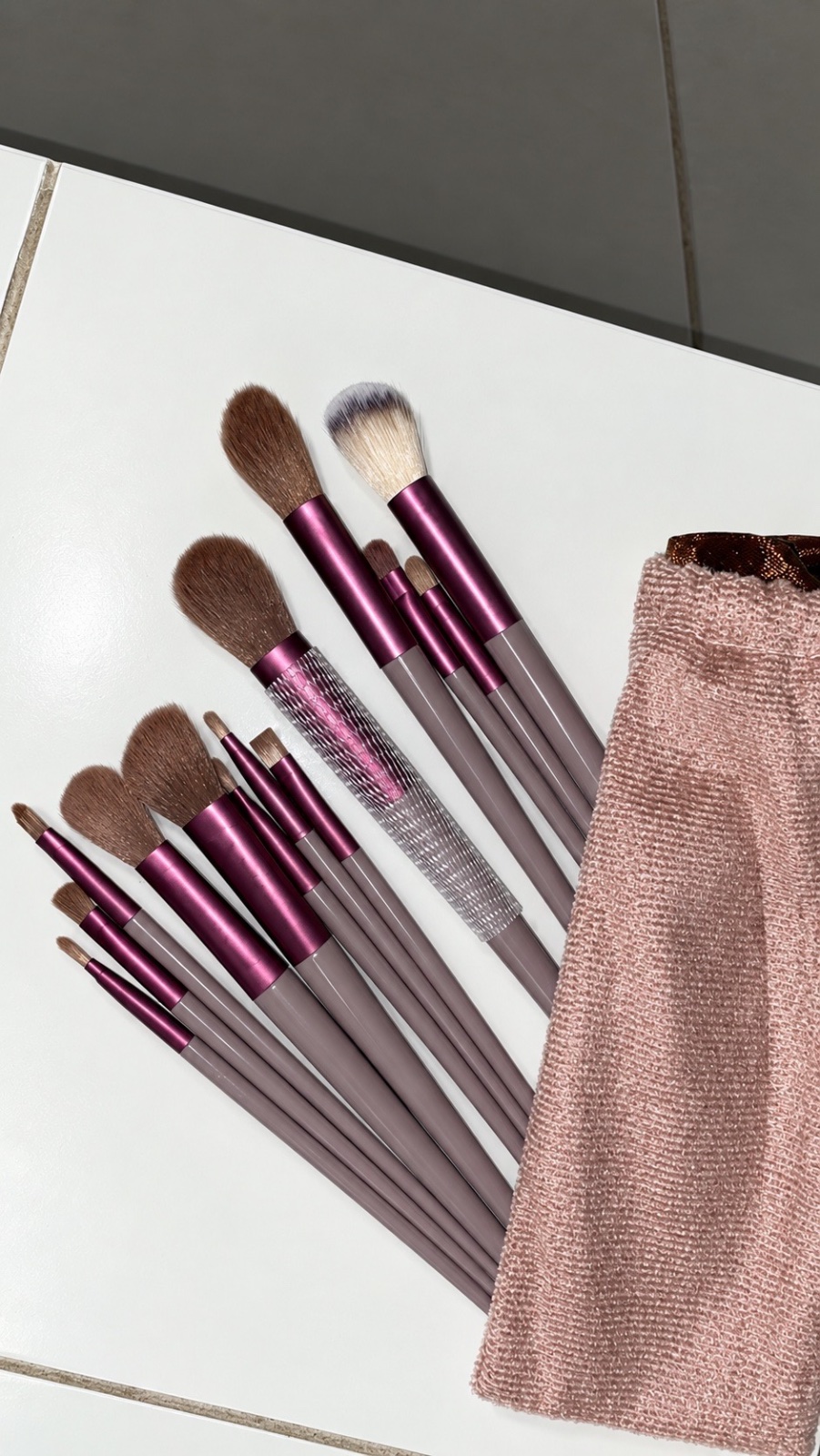 Makeup brushes  13 pieces🤍