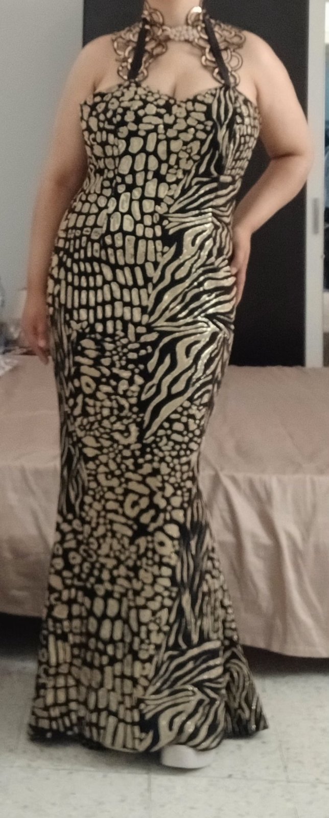 Robe soirée chic,couleur noire doré, la taille 36.38
