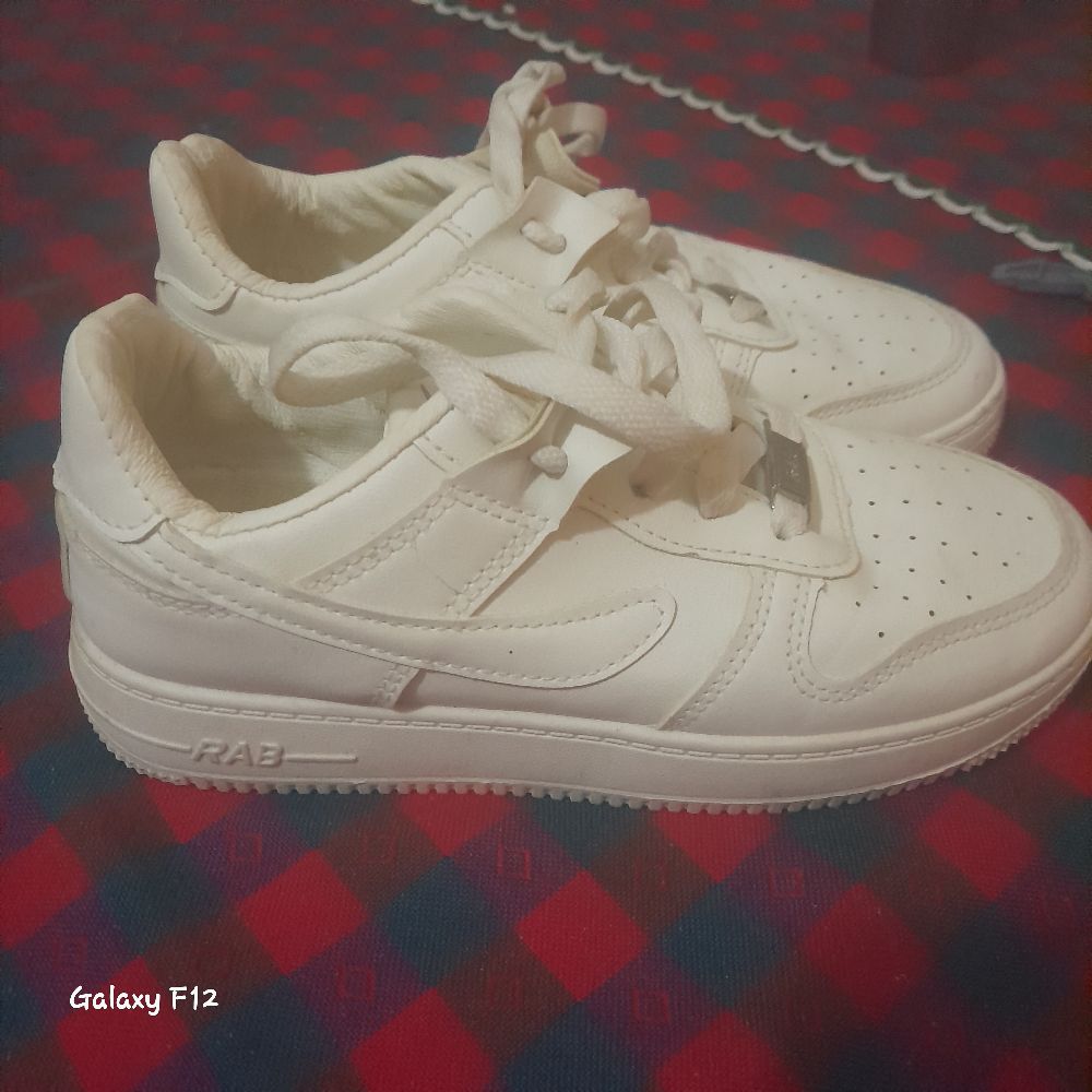 Baskets blancs