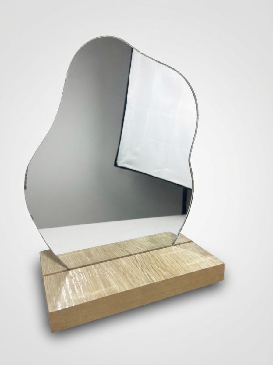Miroir asymétrique avec support en bois