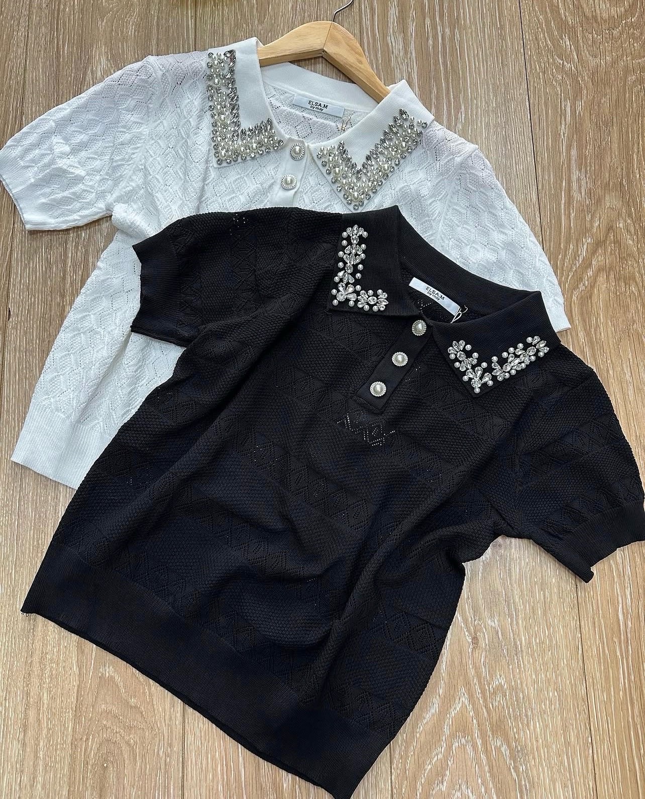 Pull noir avec strass