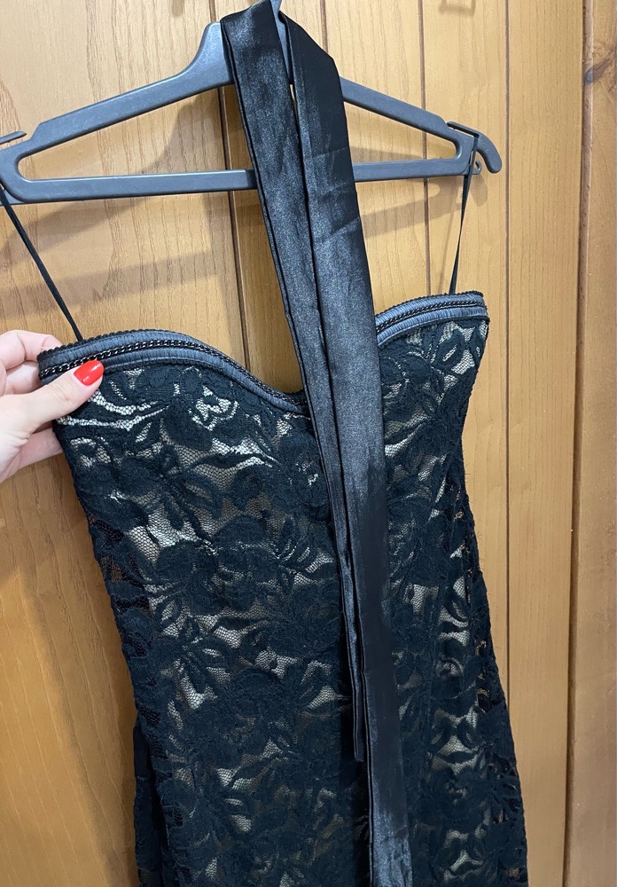 ROBE BUSTIER EN GUIPURE 