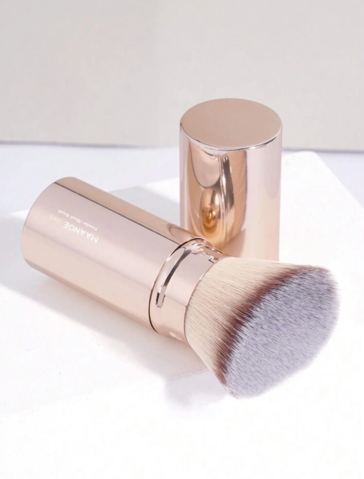 MAANGE BRUSH (multi usage) cacheté 