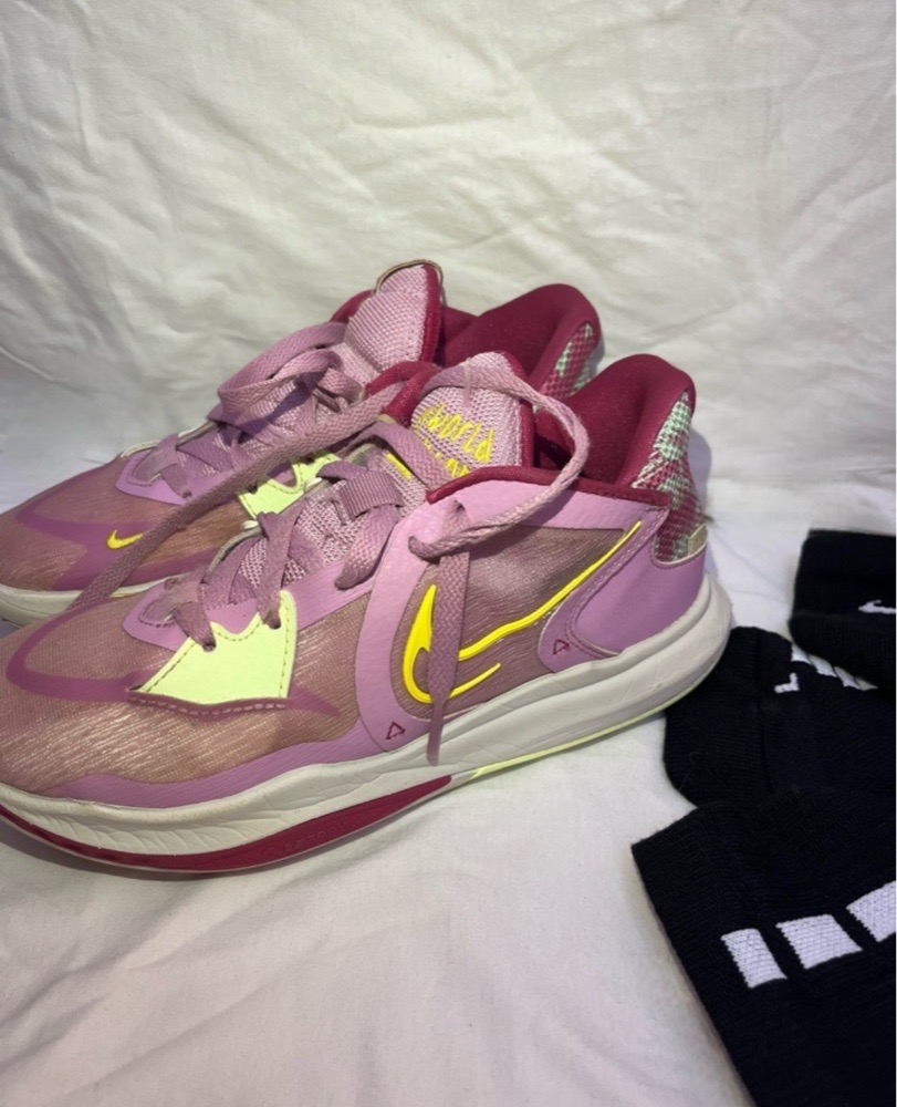 Basketball shoes
