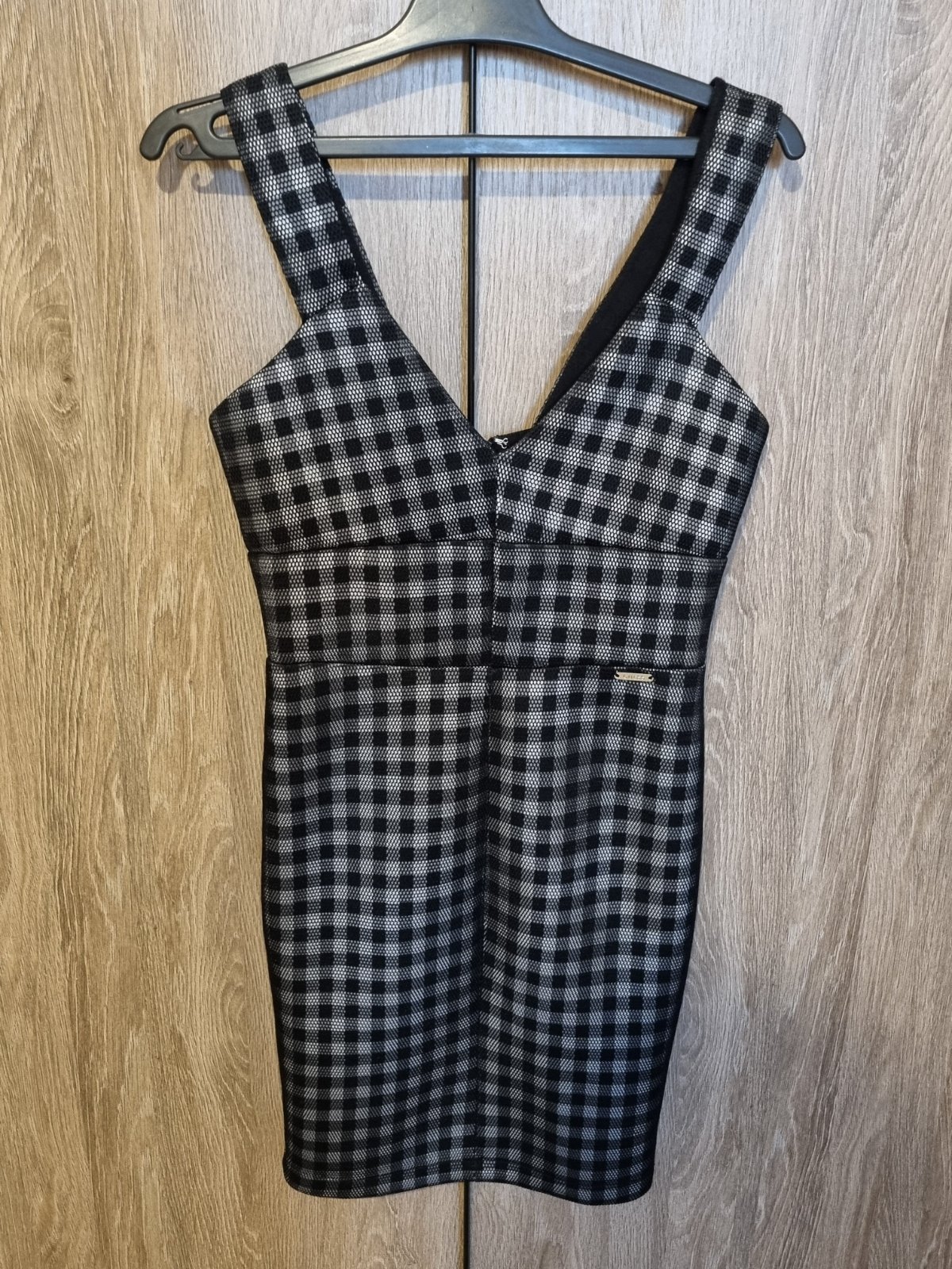 Robe GUESS moulante en excellent état 